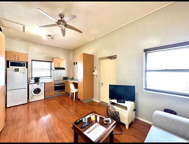 1 BEDROOM APARTMENT SOLD IN SEA POINT